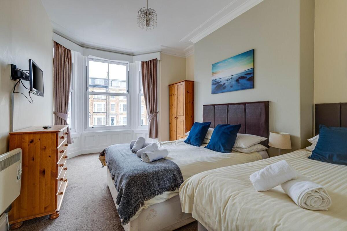 45 The Square Holiday Apartments Scarborough Extérieur photo
